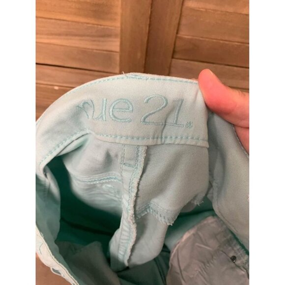 Rue 21 Y2K Distressed Denim Capris Pants Women's Plus Size 18 Light Blue P8 - Picture 5 of 6